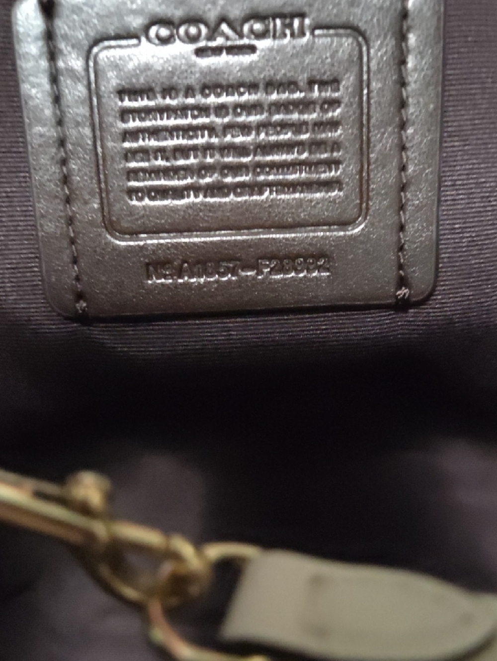 Coach Cream Leather Shoulder Bag with Gold Logo - Picture 5 of 13